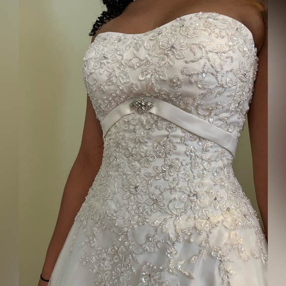 NEVER WORN Affordable Wedding Dress Size 8 - Picture 6 of 8